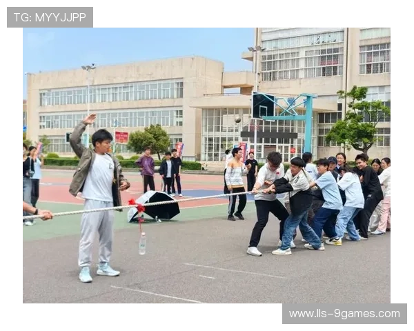 裁判组赛前评估场地结冰风险，确保比赛安全